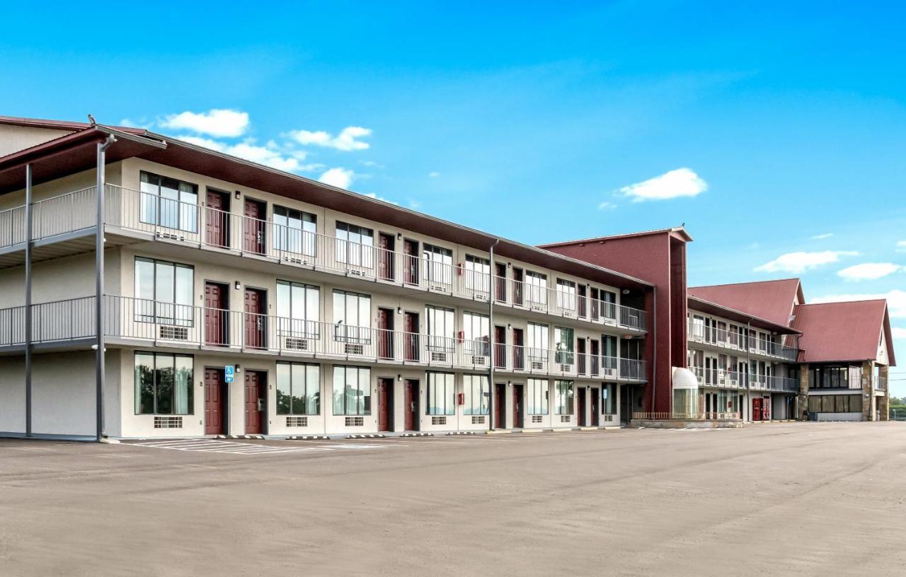 Red Roof Inn Дандрижд Екстериор снимка