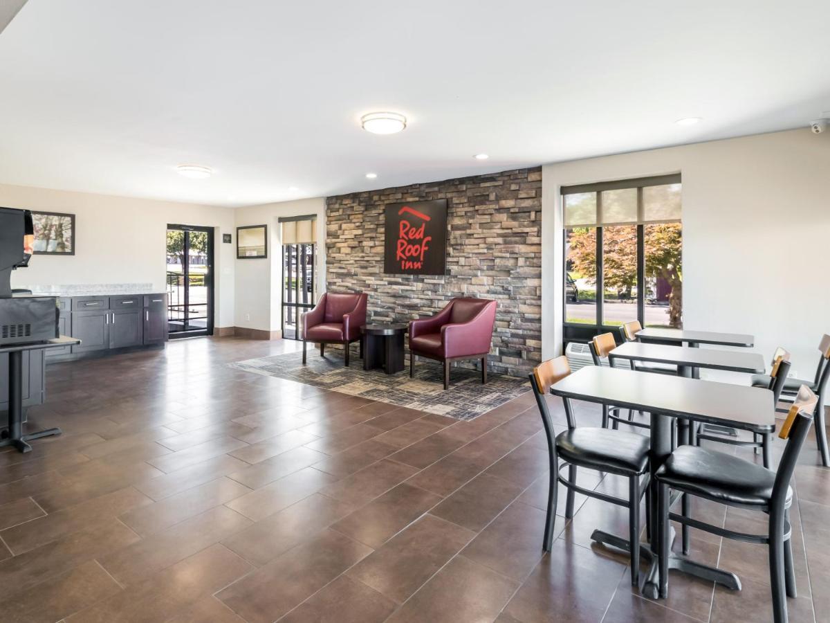 Red Roof Inn Дандрижд Екстериор снимка