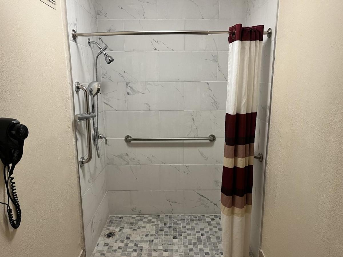 Red Roof Inn Дандрижд Екстериор снимка