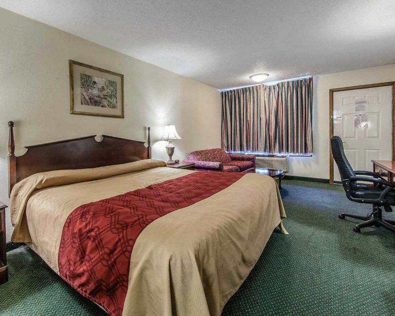 Red Roof Inn Дандрижд Екстериор снимка