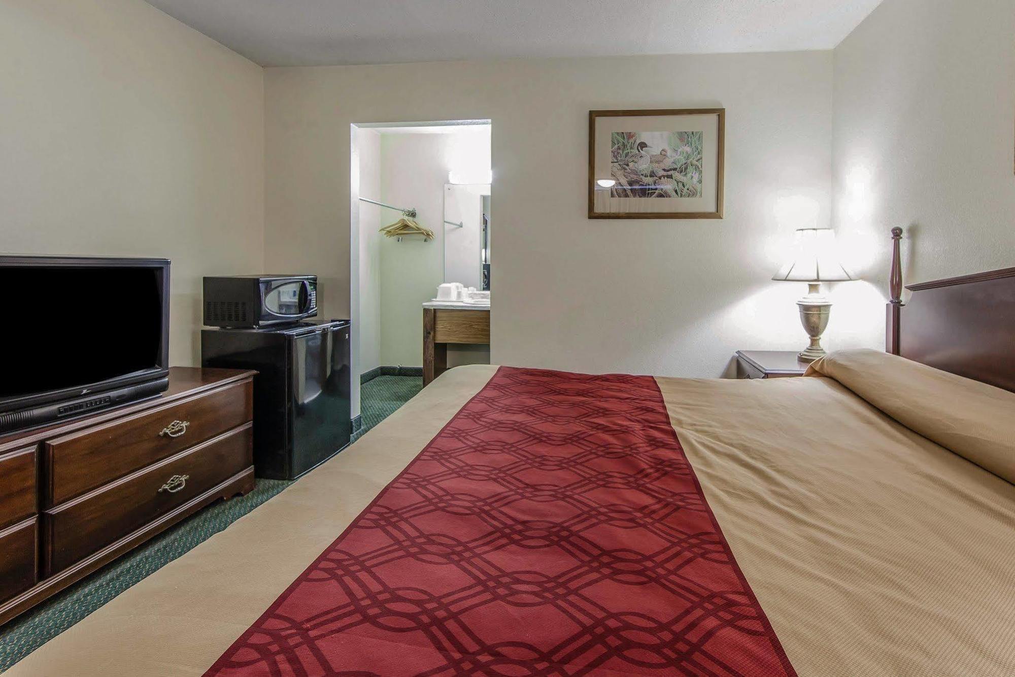 Red Roof Inn Дандрижд Екстериор снимка