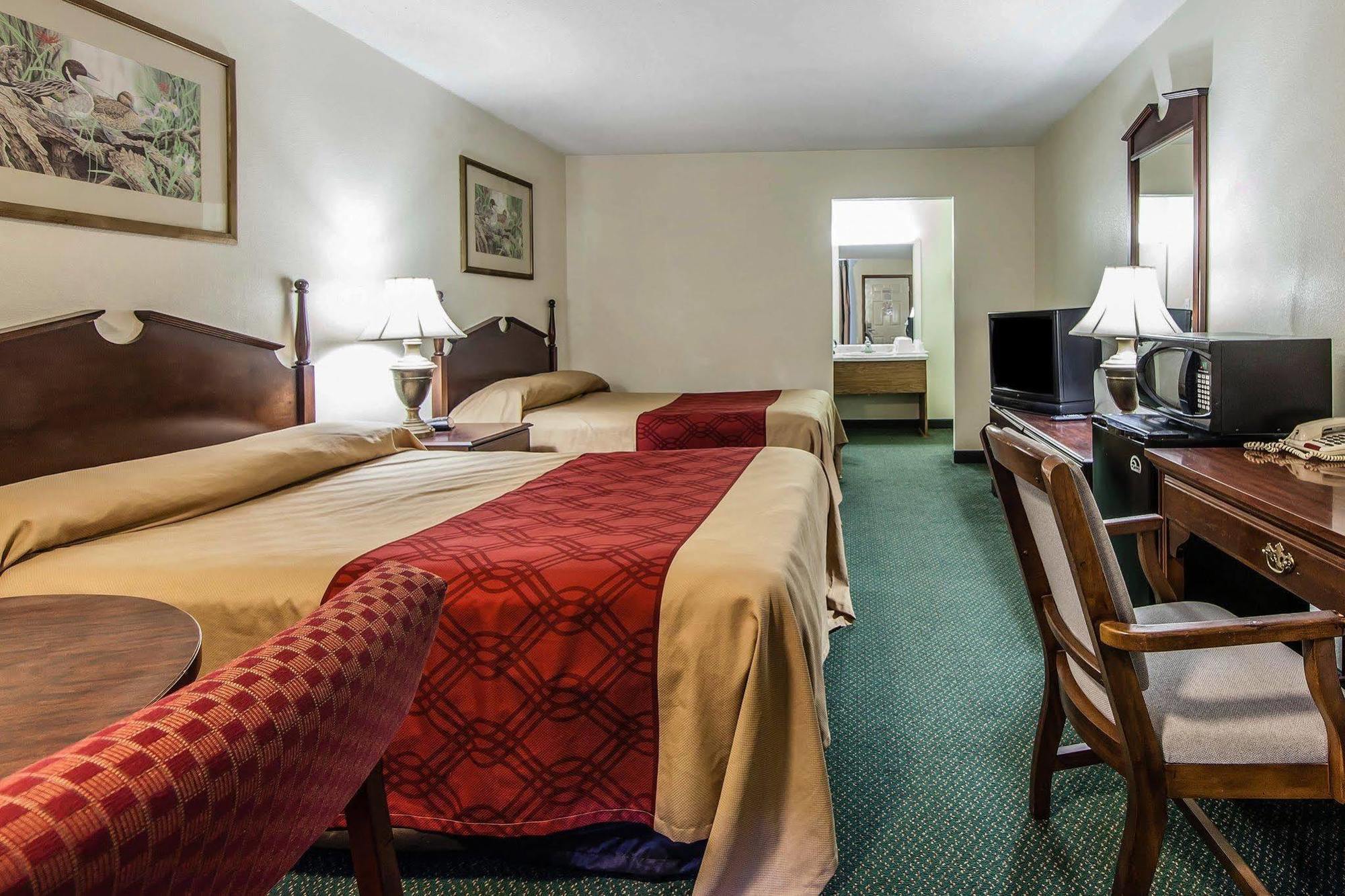 Red Roof Inn Дандрижд Екстериор снимка