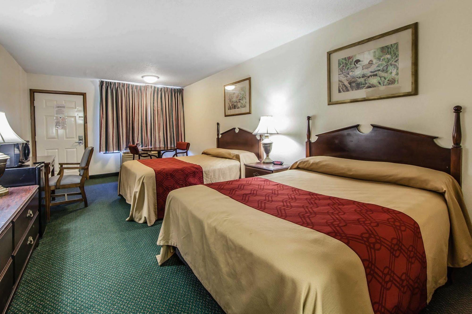Red Roof Inn Дандрижд Екстериор снимка