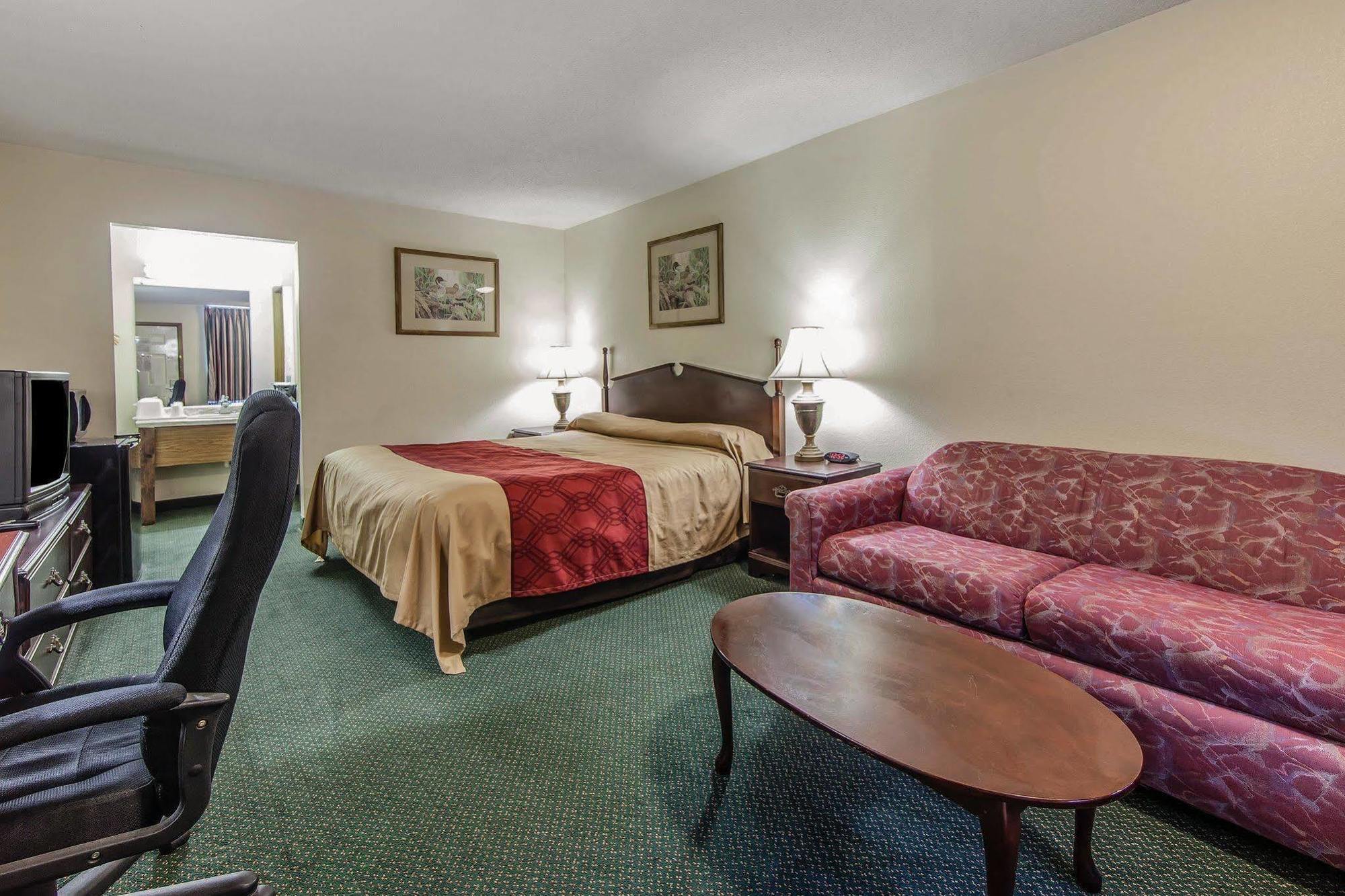 Red Roof Inn Дандрижд Екстериор снимка