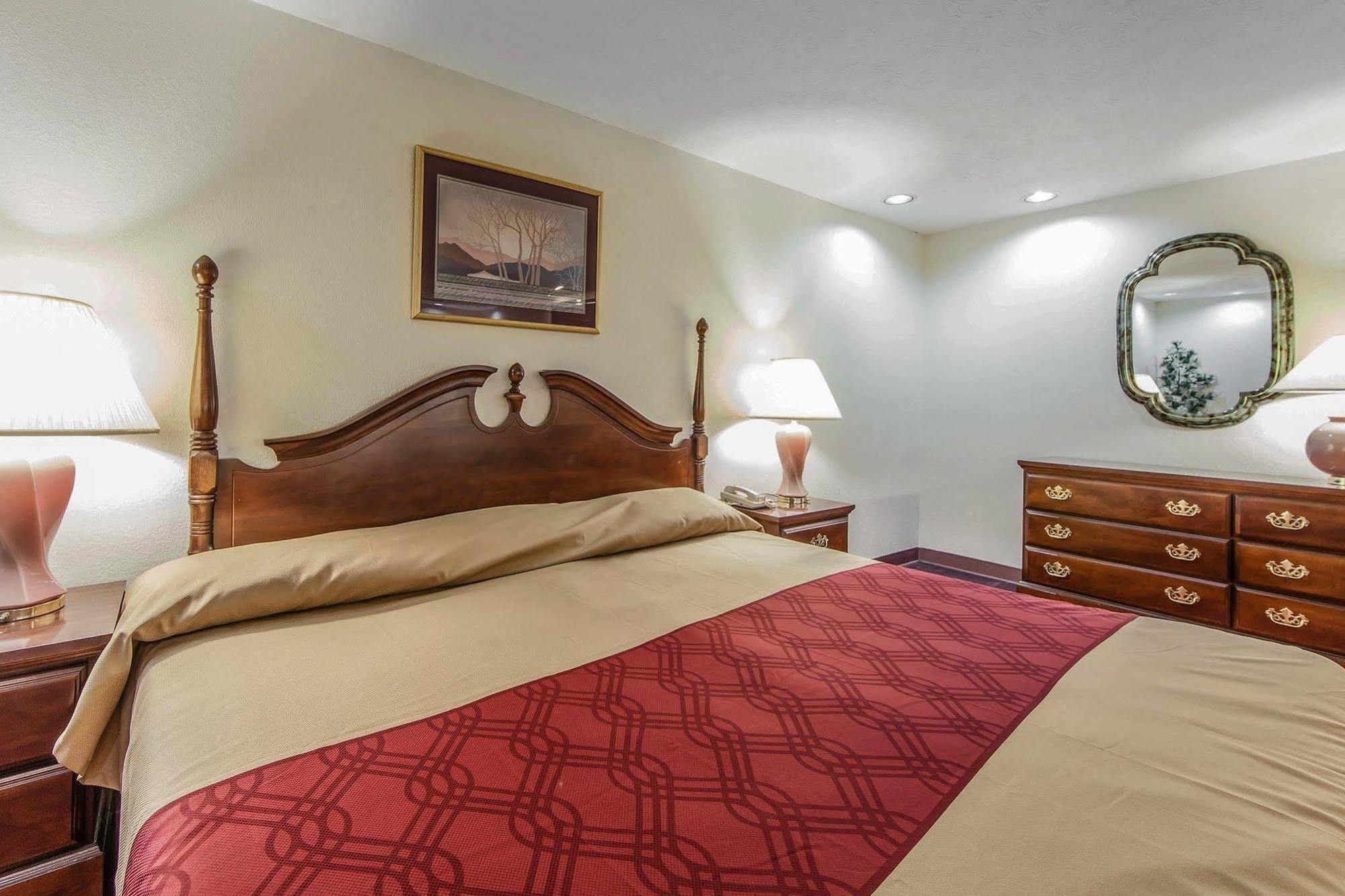 Red Roof Inn Дандрижд Екстериор снимка