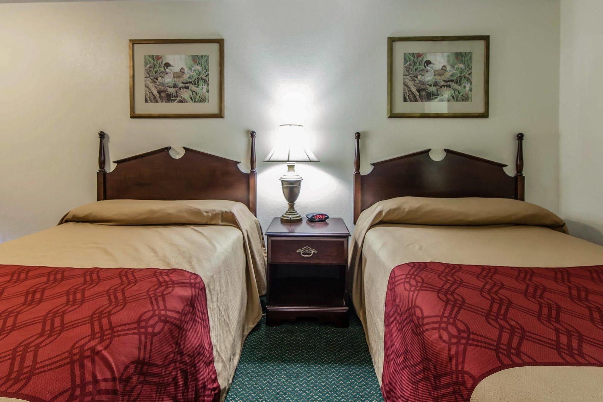 Red Roof Inn Дандрижд Екстериор снимка