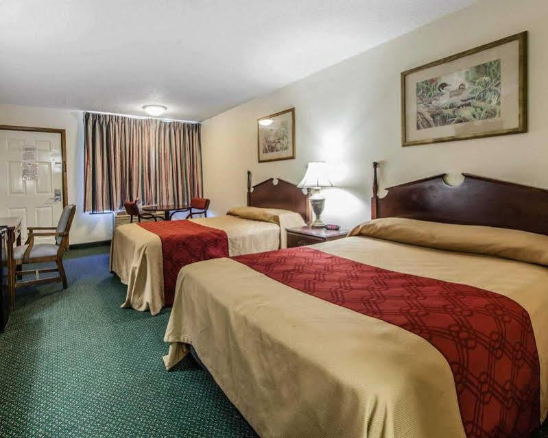 Red Roof Inn Дандрижд Екстериор снимка