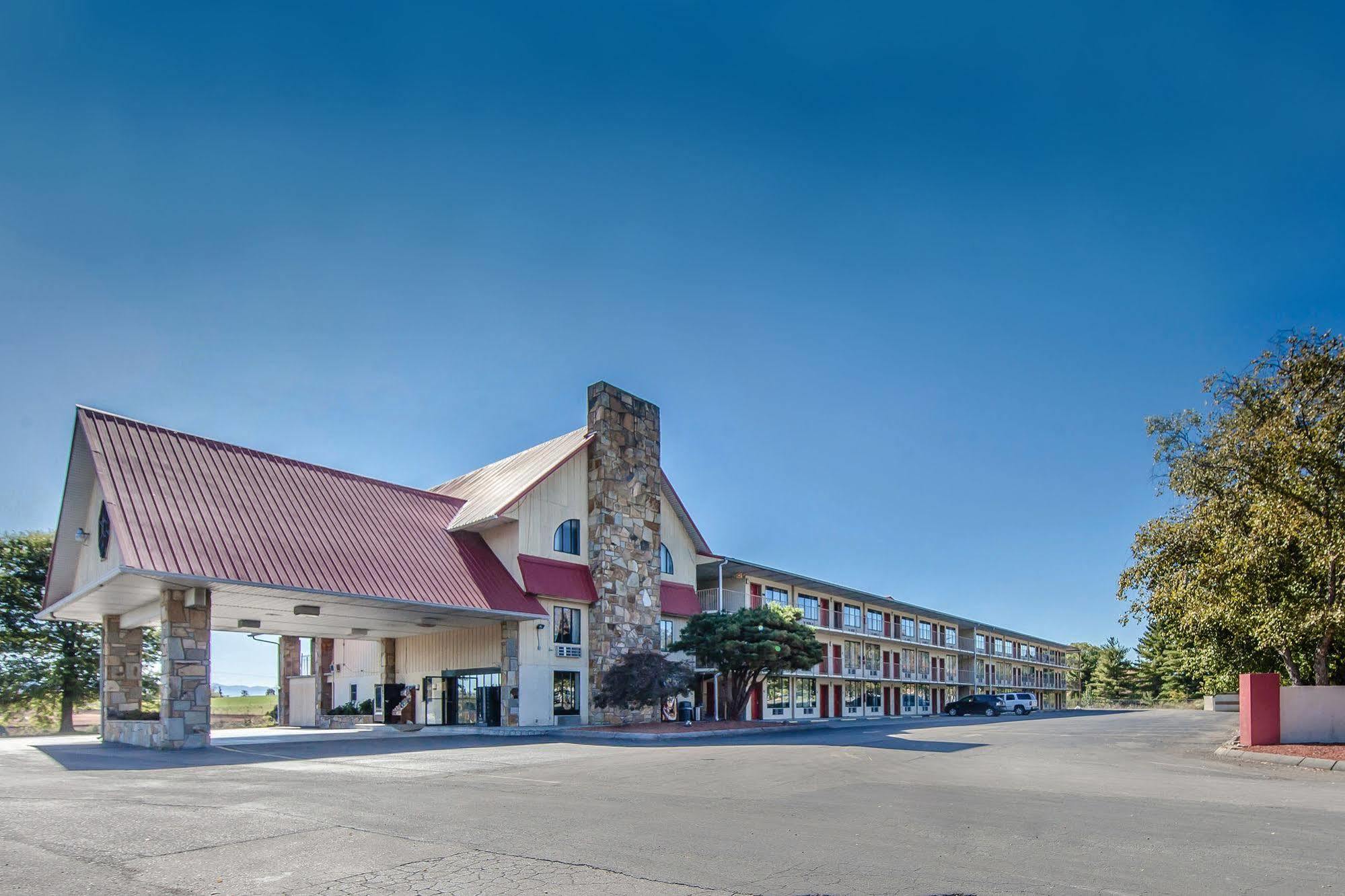 Red Roof Inn Дандрижд Екстериор снимка