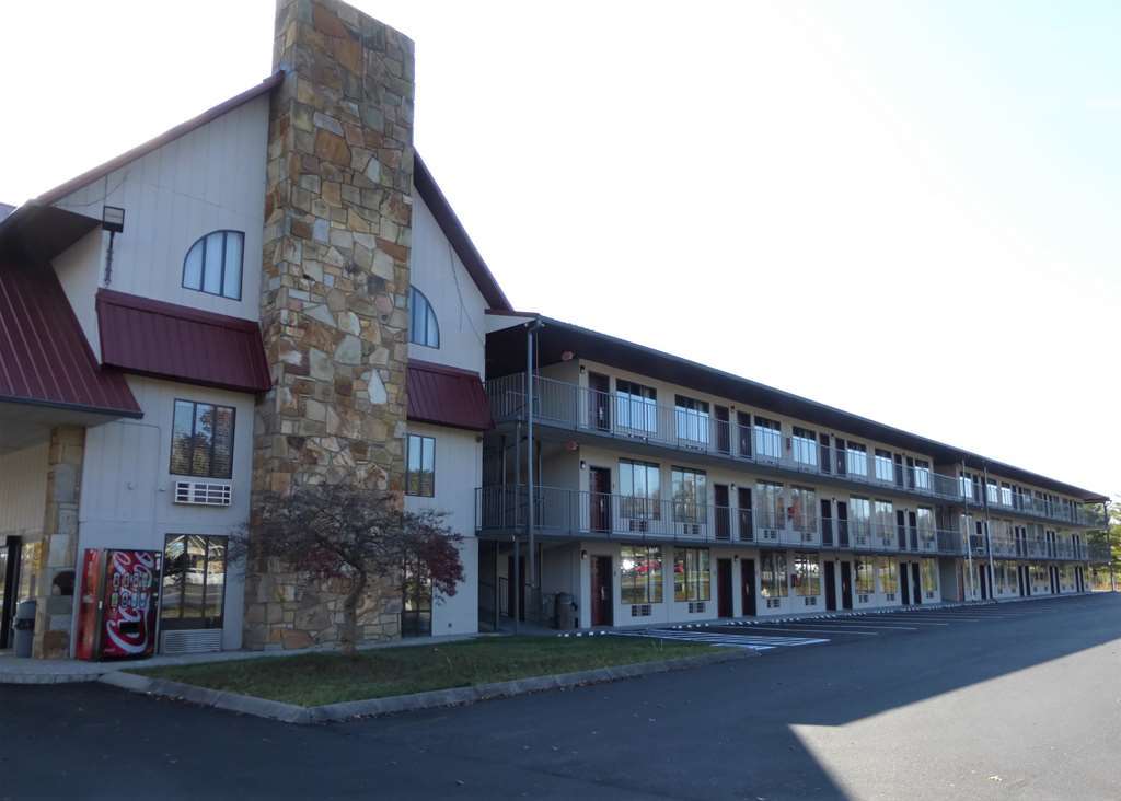 Red Roof Inn Дандрижд Екстериор снимка