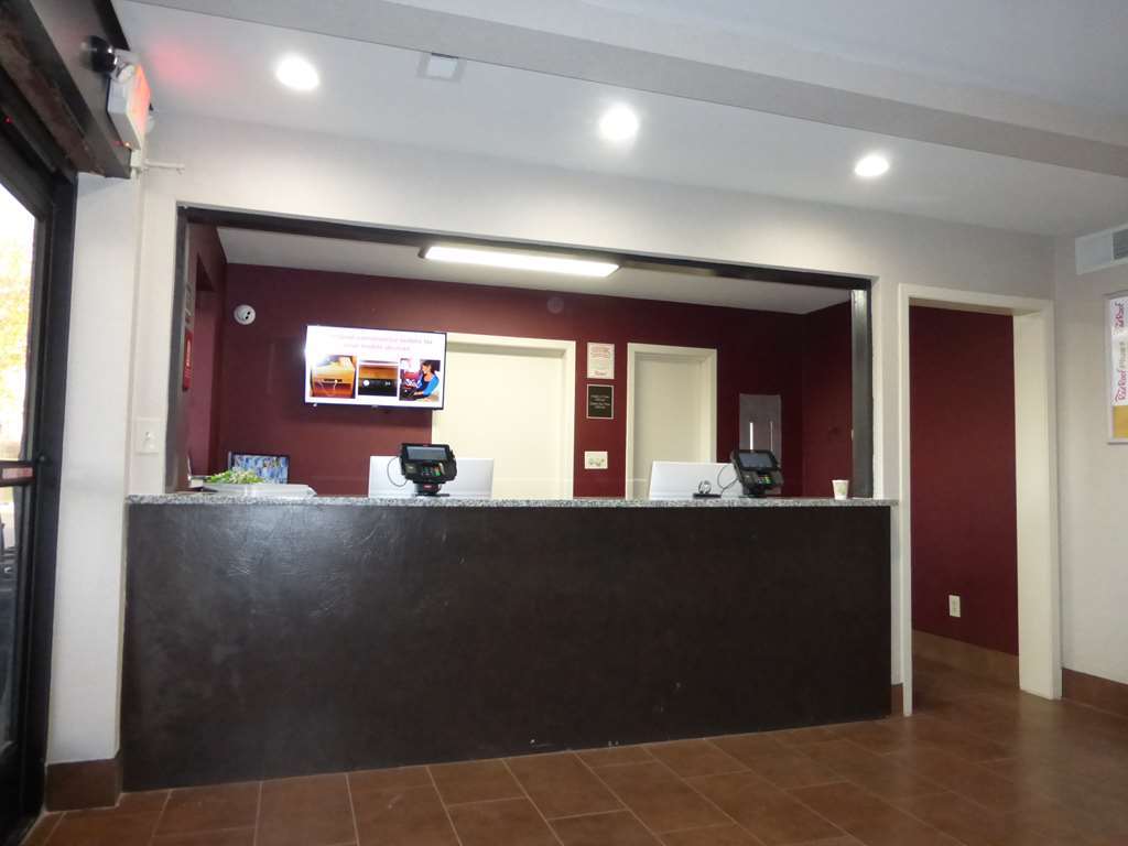 Red Roof Inn Дандрижд Интериор снимка